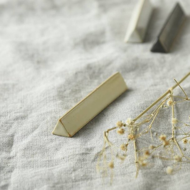 Chopstick rest triangle - cream